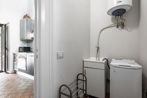 Mikrowelle, Ofen, Herdplatte, Geschirrspüler