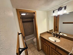 Shower, hair dryer, towels - Village square 442, Center Village Copper Mountain,Pet Friendly includes parking (Copper Mountain)