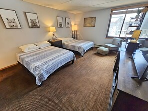 1 bedroom, desk, WiFi, bed sheets - Village square 442, Center Village Copper Mountain,Pet Friendly includes parking (Copper Mountain)