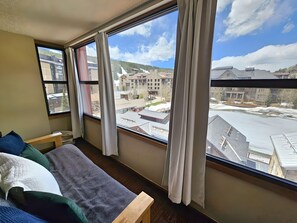 1 Schlafzimmer, Schreibtisch, WLAN, Bettwäsche