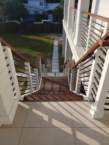 Suite B - 3 minutes walk to Center of Folly Beach, across from beach -1 Room