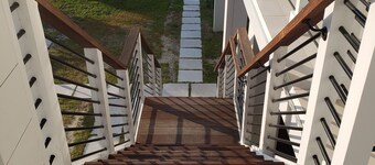 Suite B - 3 minutes walk to Center of Folly Beach, across from beach -1 Room