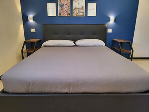 Comfort Townhome, 1 Queen Bed, Ensuite, Tower | 1 bedroom, minibar, desk, laptop workspace - DayDreaming (Bologna)