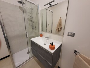 Comfort Townhome, 1 Queen Bed, Ensuite, Tower | Bathroom | Shower, rainfall showerhead, hair dryer, bidet
