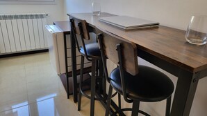 Comfort Townhome, 1 Queen Bed, Private Bathroom - DayDreaming (Bologna)