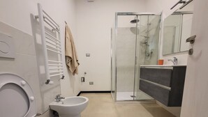 Comfort Townhome, 1 Queen Bed, Ensuite, Tower | Bathroom - DayDreaming (Bologna)