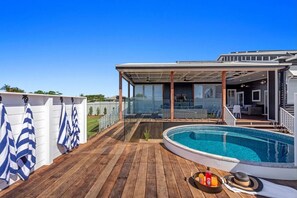 Pool - This exceptional property is the ideal retreat to share with friends and family (Bargara)