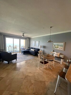 Smart TV - Grandview East: Beach Chairs, Umbrella & Parking Included (Panama City Beach)