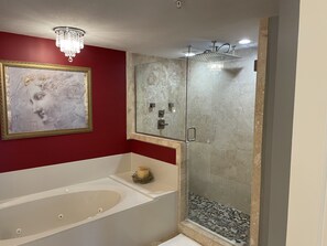 Whirlpool, Haartrockner, Bidet, Handtücher