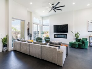 Smart TV, fireplace, stereo