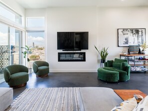 Smart TV, fireplace, stereo - NEW-Jacuzzi Heat Included-Skye Ranch (Desert Hot Springs)