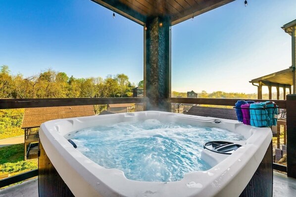 A hot tub on a balcony with a clear view of the surrounding landscape. - Lux Treehouse Cabin, Hot Tub, Sauna, Arcade (Sevierville)