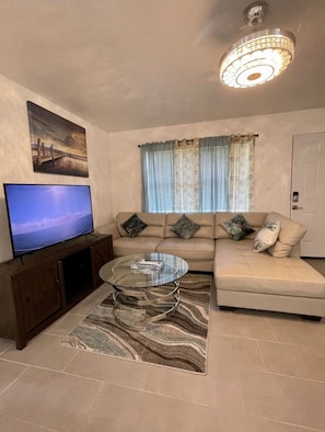 Smart TV, table tennis