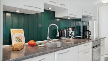 Kühlschrank, Herdplatte, Geschirrspüler