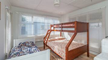 4 bedrooms, free WiFi, bed sheets