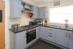 Refrigerador, microondas, horno y lavavajillas 