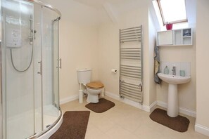Hair dryer - 3Bed/2Bath Duplex Apartment - Pure Bliss Belfast (Belfast)