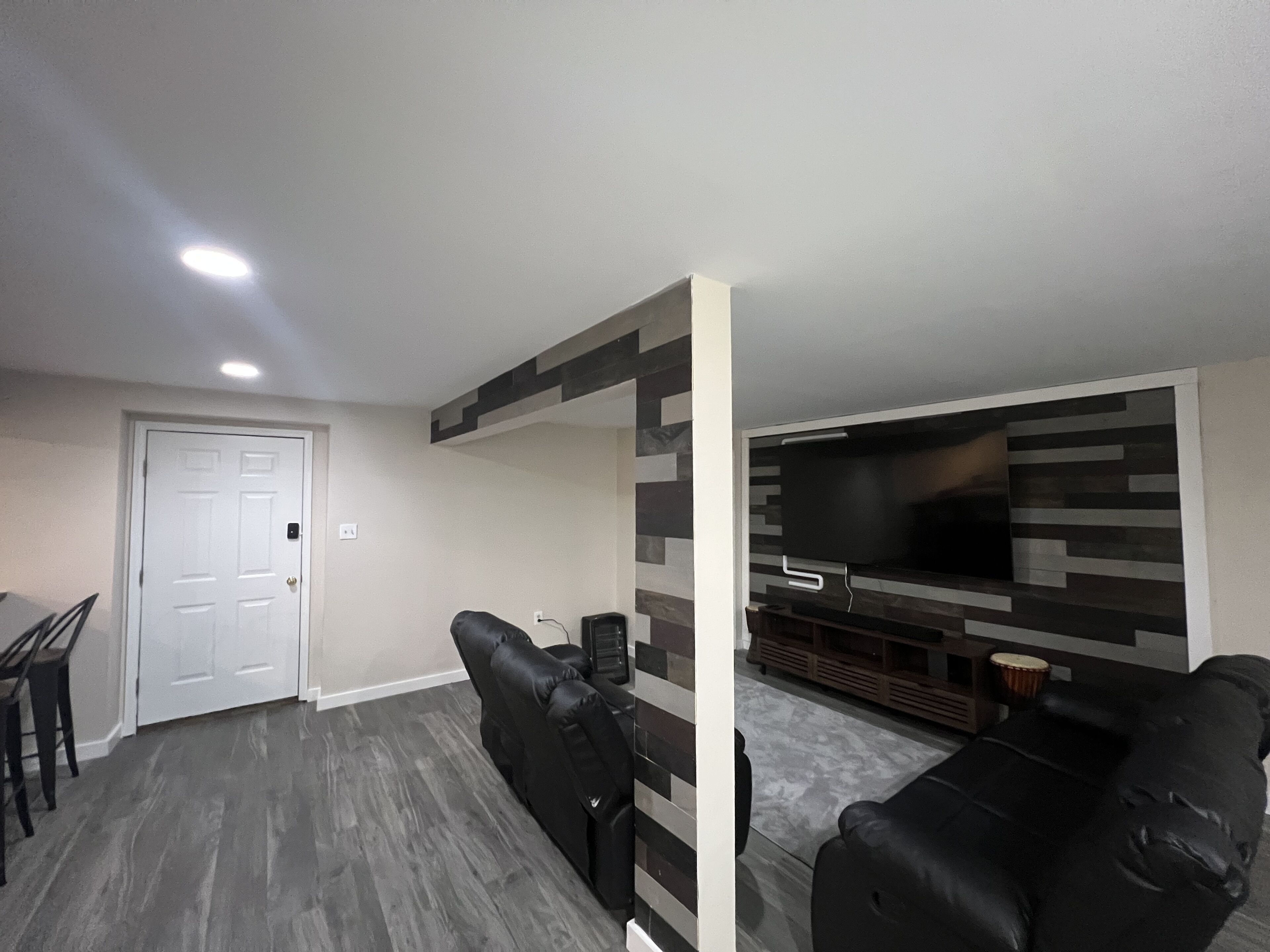 Newly Remodeled Basement Apt w/ Wi-Fi, free parking & self check-in