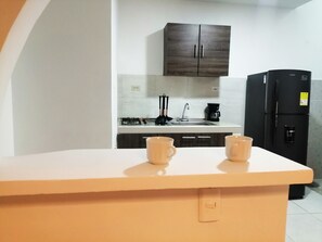 Coffee/tea maker, cookware/dishes/utensils - Aparta Estudio Climatizado en Zona Norte de Barranquilla (Barranquilla)