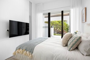 6 bedrooms, iron/ironing board, free WiFi, bed sheets