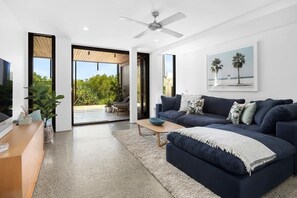 Smart TV, fireplace - Luxury & Breathtaking ocean views (Sunshine Beach)