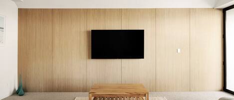 Una sala de estar moderna con un televisor de pantalla plana montado en una pared de madera, una mesa de centro de madera y un sofá.