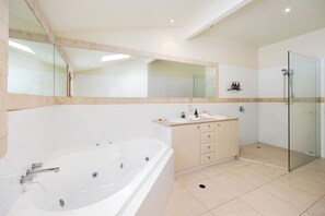 Combined shower/bathtub, hair dryer, towels, soap