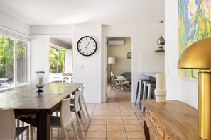 Dining - Modern Oasis in Noosa Heads (Noosa Heads)