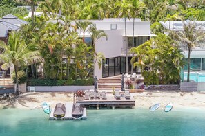 Exterior - Luxury Retreat with Private Beach & Jetty (Noosa Heads)