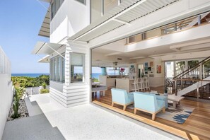 Outdoor dining - The Beach Shack: Getaway on Sunshine Beach (Sunshine Beach)