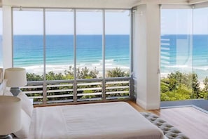 4 bedrooms, desk, iron/ironing board, WiFi