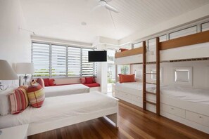 4 bedrooms, desk, iron/ironing board, WiFi