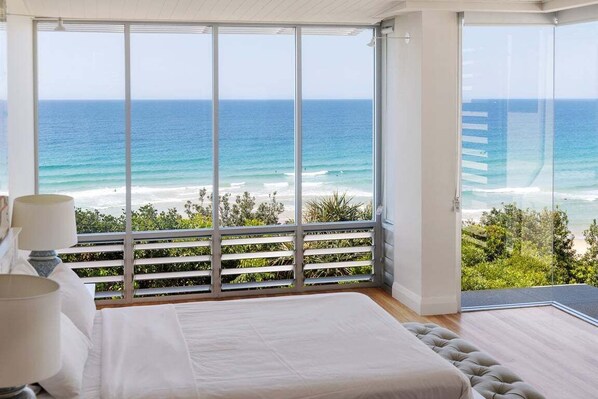 4 bedrooms, iron/ironing board, free WiFi, bed sheets - The Beach Shack: Getaway on Sunshine Beach (Sunshine Beach)