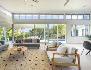 Smart-TV og stereoanlegg