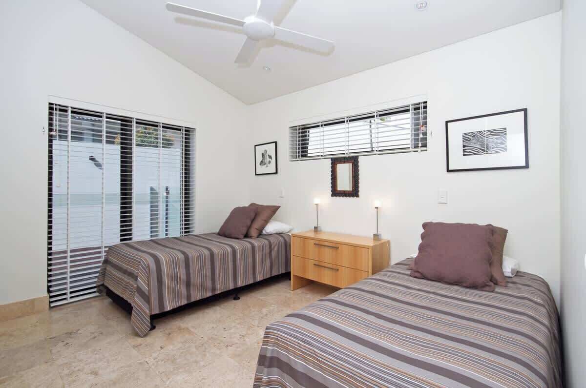 5 bedrooms, iron/ironing board, free WiFi, bed sheets