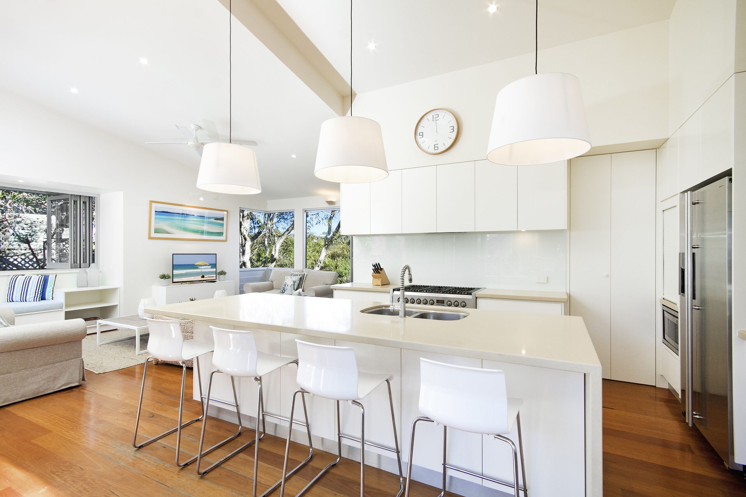 Réfrigérateur, four, plaque de cuisson, lave-vaisselle