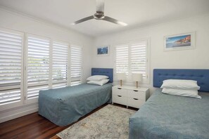 5 bedrooms, iron/ironing board, free WiFi, bed sheets