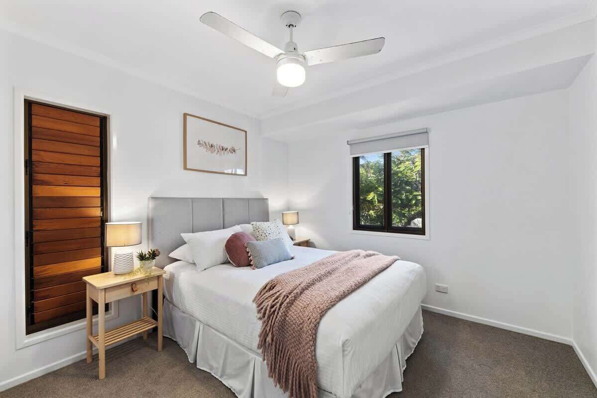 8 bedrooms, iron/ironing board, free WiFi, bed sheets