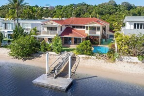 Exterior - Noosa Riverfront Splendour - Ideal for Families (Noosa Heads)