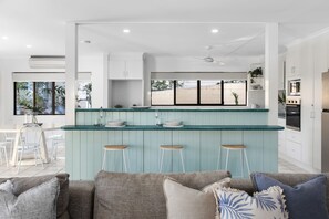 Interior - Noosa Grandeur: Stylish for Families (Noosa Heads)