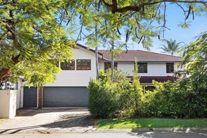 Exterior - Noosa Riverfront Splendour - Ideal for Families (Noosa Heads)