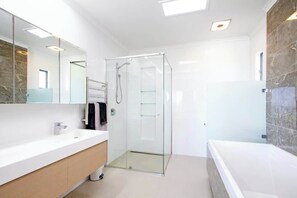 Combined shower/tub, hair dryer, towels, soap