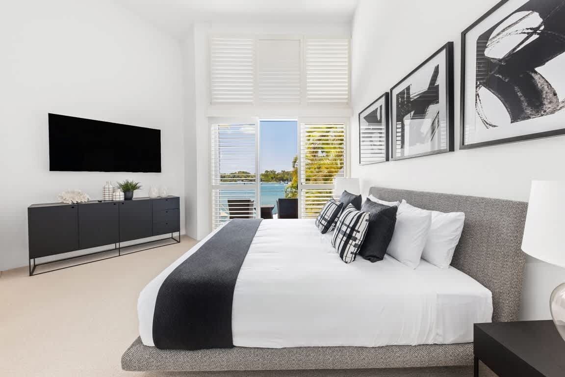 4 bedrooms, bed sheets