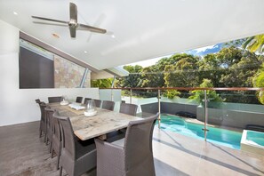 Outdoor dining - Sunshine Beach Retreat: Pool, Backyard (Sunshine Beach)