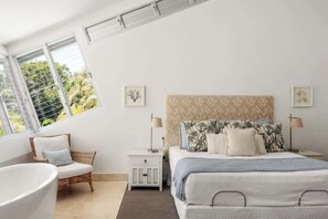 5 bedrooms, iron/ironing board, free WiFi, bed sheets - Sunshine Beach Retreat - Pool, Backyard (Sunshine Beach)