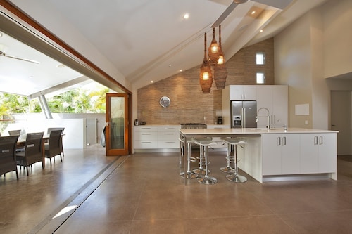 Sunshine Beach Retreat: Pool, Backyard