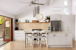 Coffee/tea maker, fridge, microwave, oven