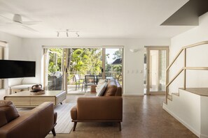 TV - Calm Little Cove Stay (Little Cove)