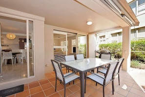Outdoor dining - Alderly 8: Coastal Cove Retreat (Little Cove)