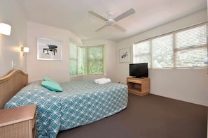 2 bedrooms, iron/ironing board, free WiFi, bed sheets - Alderly 8: Coastal Cove Retreat (Little Cove)